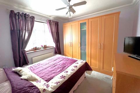97 Carter Drive, Romford, RM5 2PJ