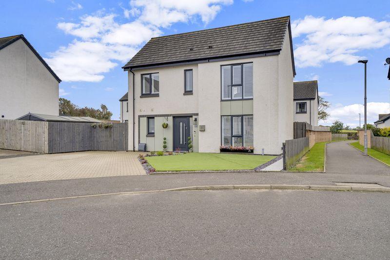 17 Langmuir Quadrant, Kilmaurs, KA3 2UA 3 bed detached villa £245,000