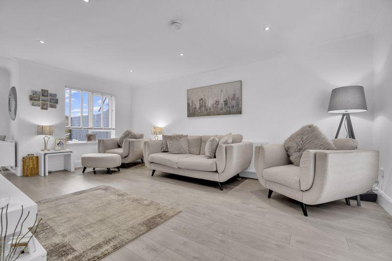 17 Langmuir Quadrant, Kilmaurs, KA3 2UA 3 bed detached villa £245,000