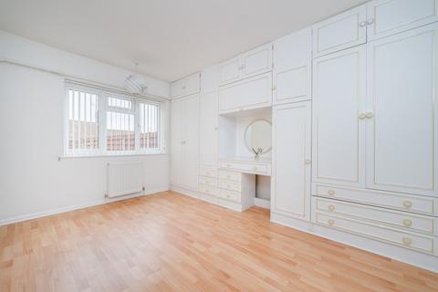 16 Broom Road, Tadcaster, LS24 9LH