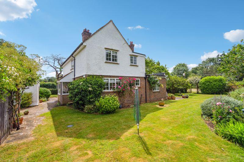 Greenlands Lane, Prestwood HP16 4 bed detached house for sale £1,100,000