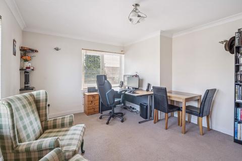2 bedroom flat for sale, Main Road, High Wycombe HP14