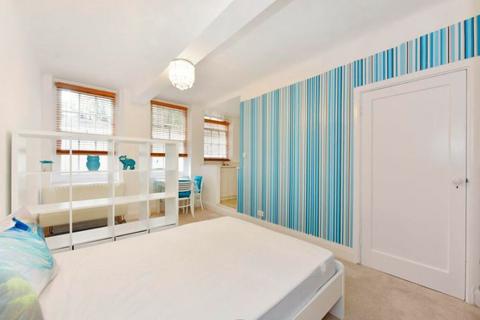 Studio to rent, Portman Square, Marylebone