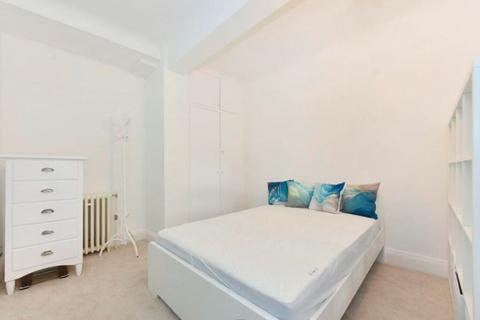 Studio to rent, Portman Square, Marylebone