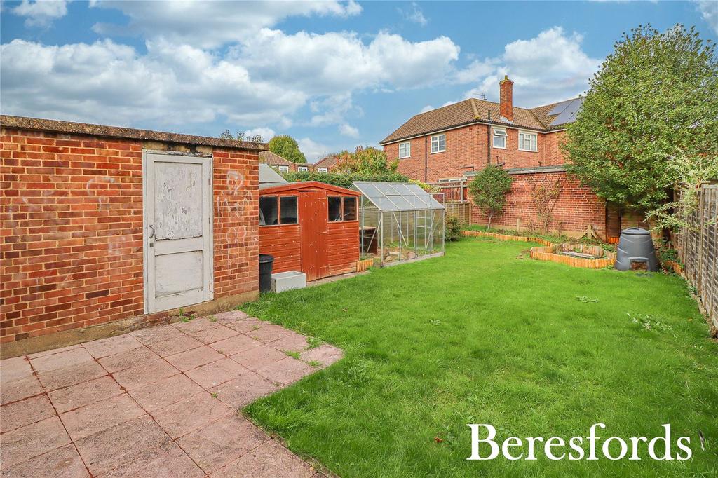 Avon Road, Upminster, RM14 4 bed semidetached house for sale £575,000