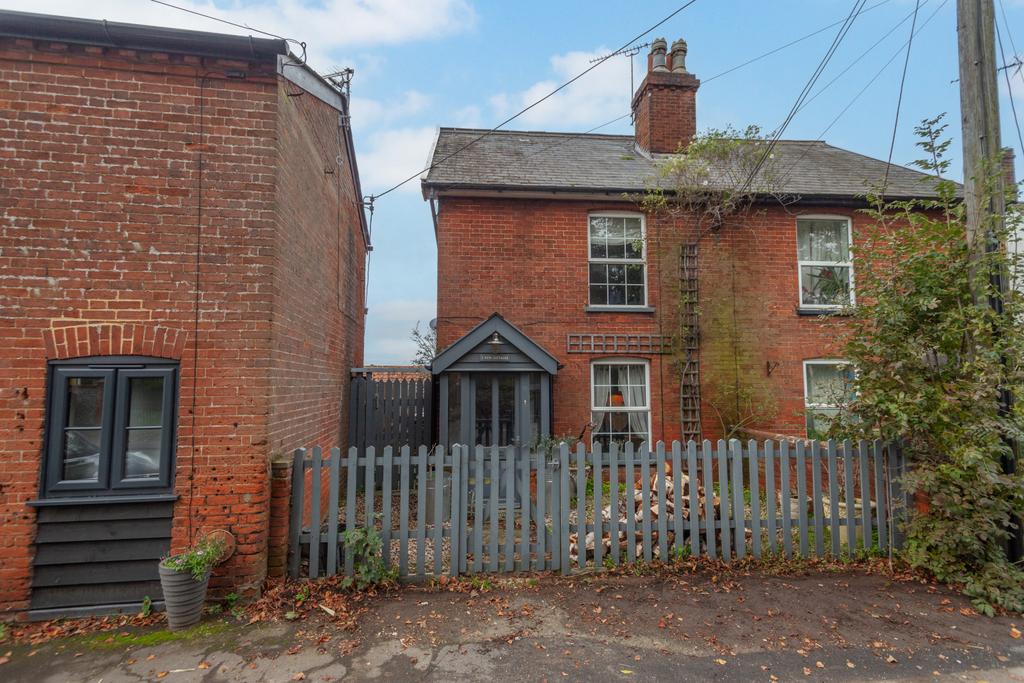A characterful three bedroom Victorian cottage wi