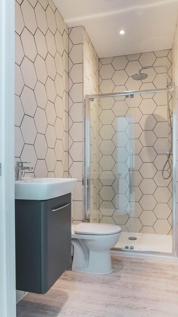 BATHROOM.jpeg