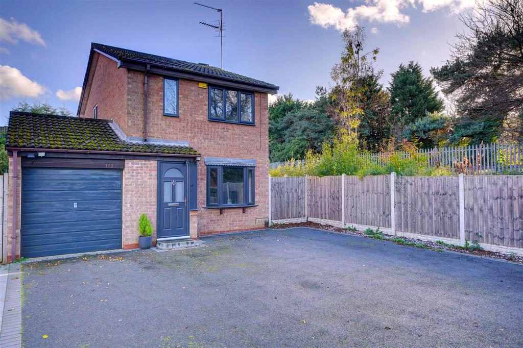 Chaffinch Drive, Kidderminster 3 bed detached house £275,000