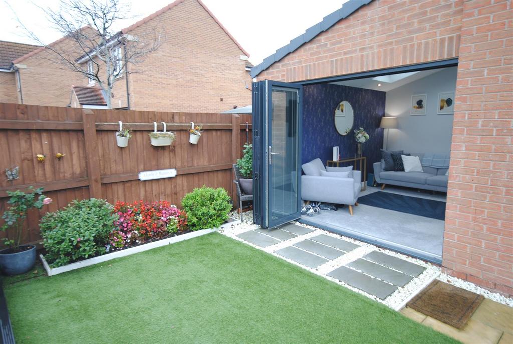 29southlandsclosegarden3.JPG