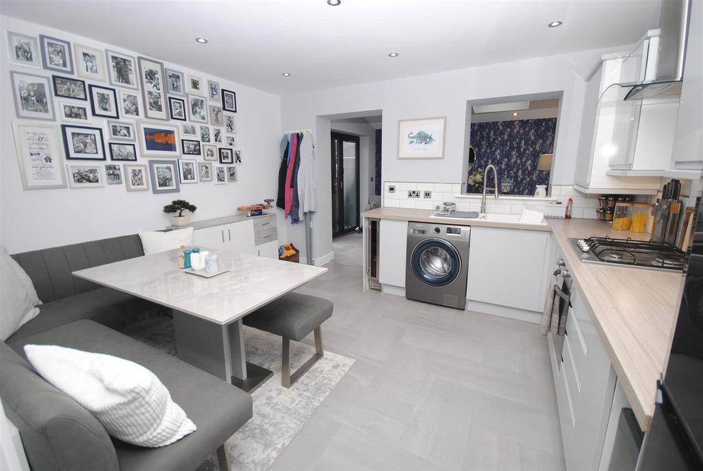 29southlandsclosekitchen.JPG