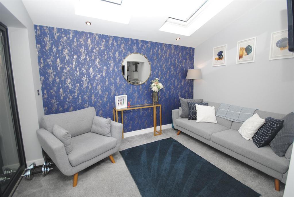 29southlandsclosesittingroom.JPG