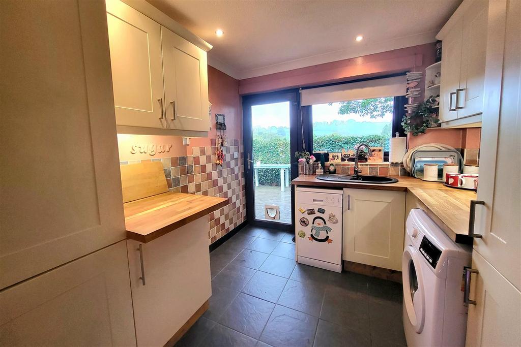 Incline Way, Saundersfoot 4 bed detached bungalow for sale £365,000