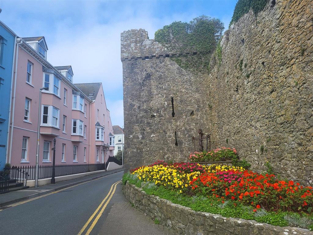 St. Florence Parade, Tenby 2 bed apartment for sale £275,000