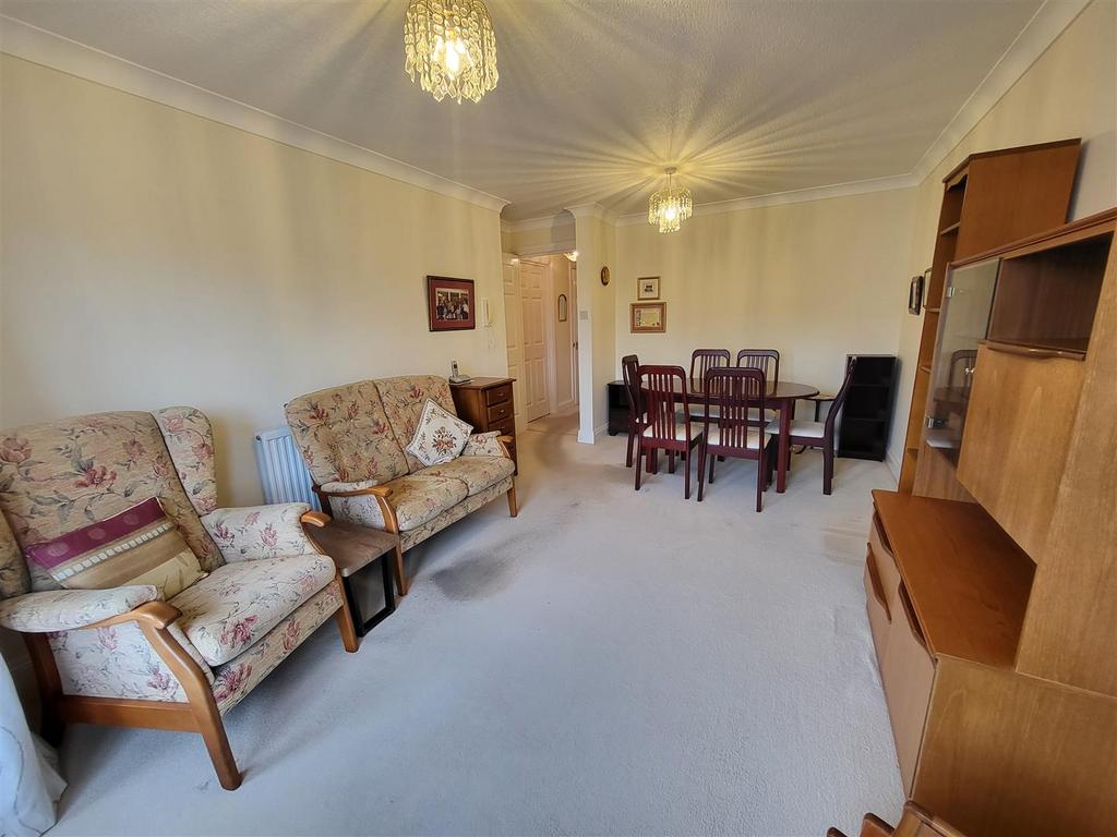 St. Florence Parade, Tenby 2 bed apartment for sale £275,000