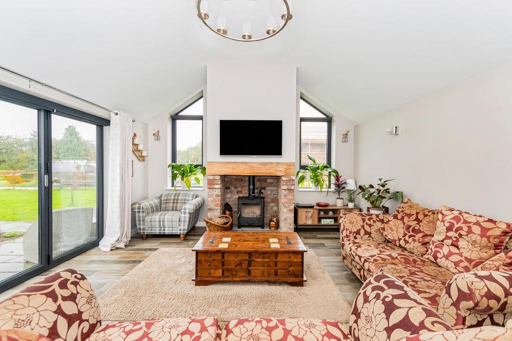 Field View, Long lane, Beverley, HU17 0RN 3 bed detached bungalow for
