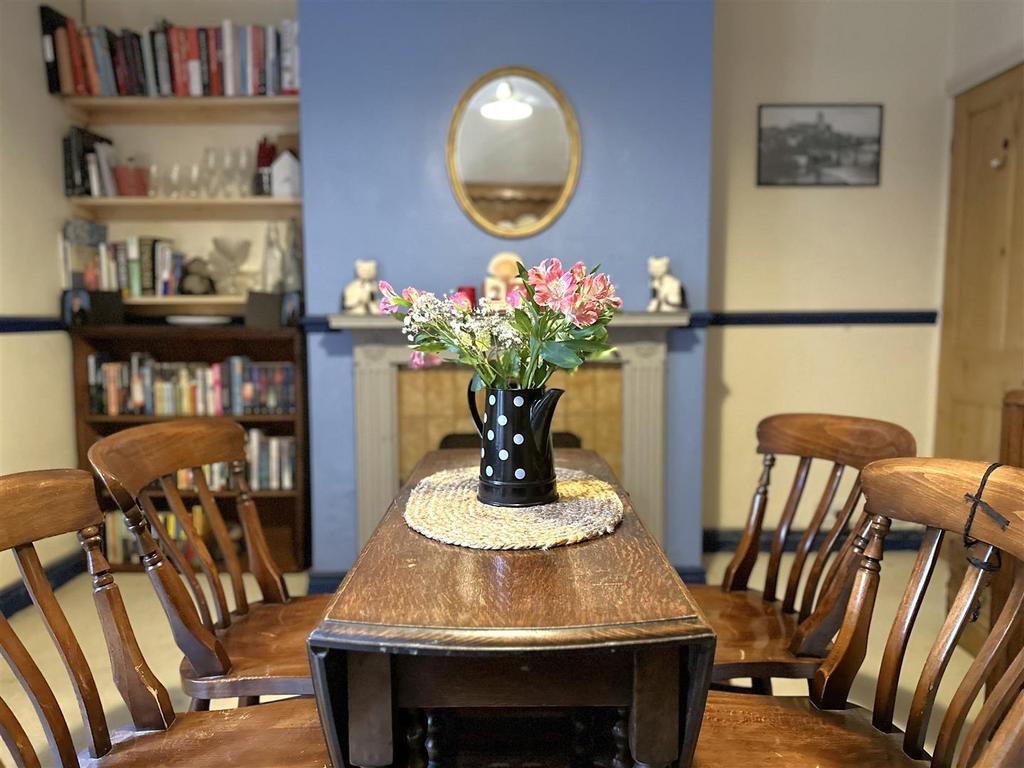 Hatton Gardens, Newark 3 bed terraced house for sale £140,000