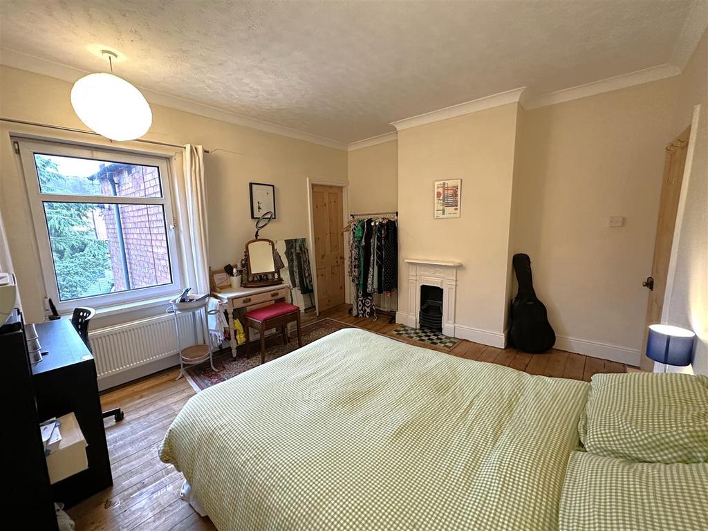 Second Bedroom 882