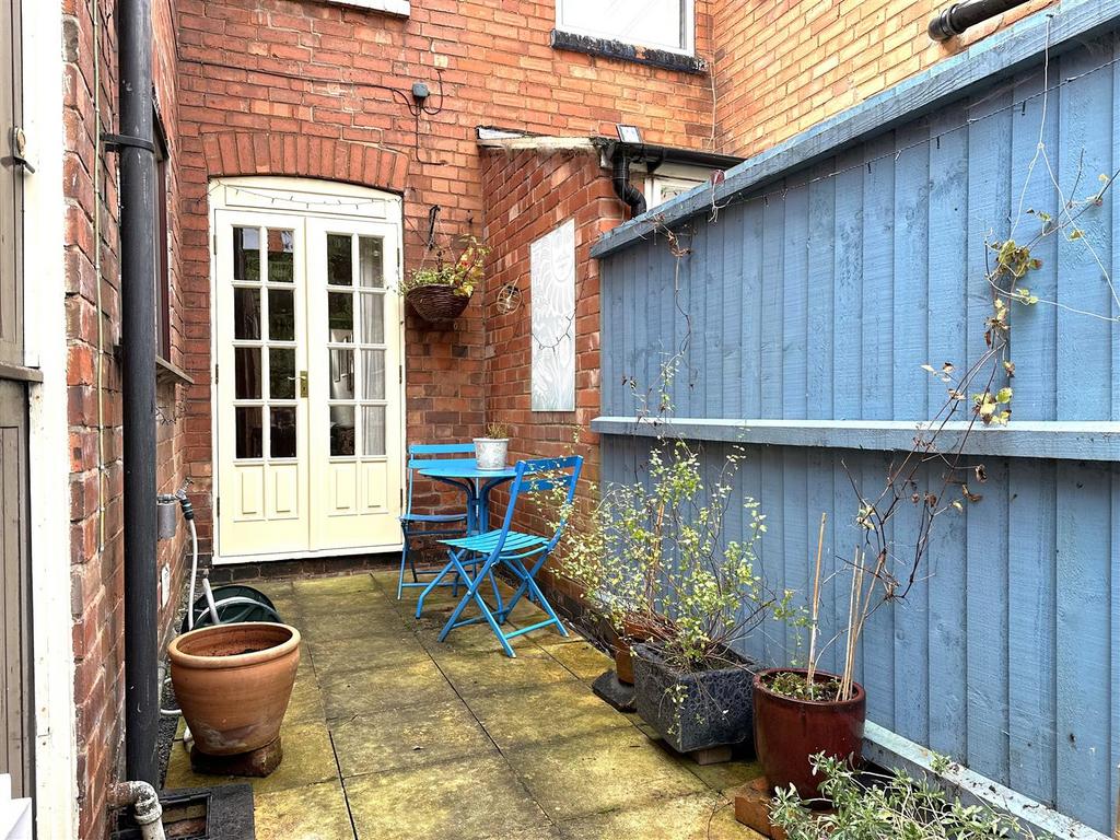 Paved Seating Area 806