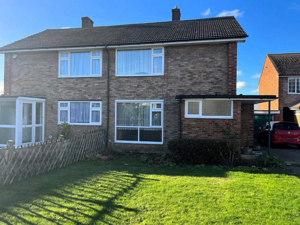 Cirrus Crescent, Gravesend, DA12 3 bed semidetached house for sale £