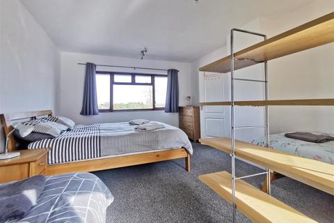 8 Thames Close, Derby, DE22 4HT