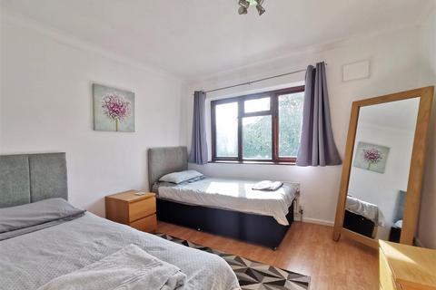 8 Thames Close, Derby, DE22 4HT