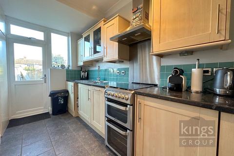 3 bedroom end of terrace house for sale - Chatsworth Drive, Enfield
