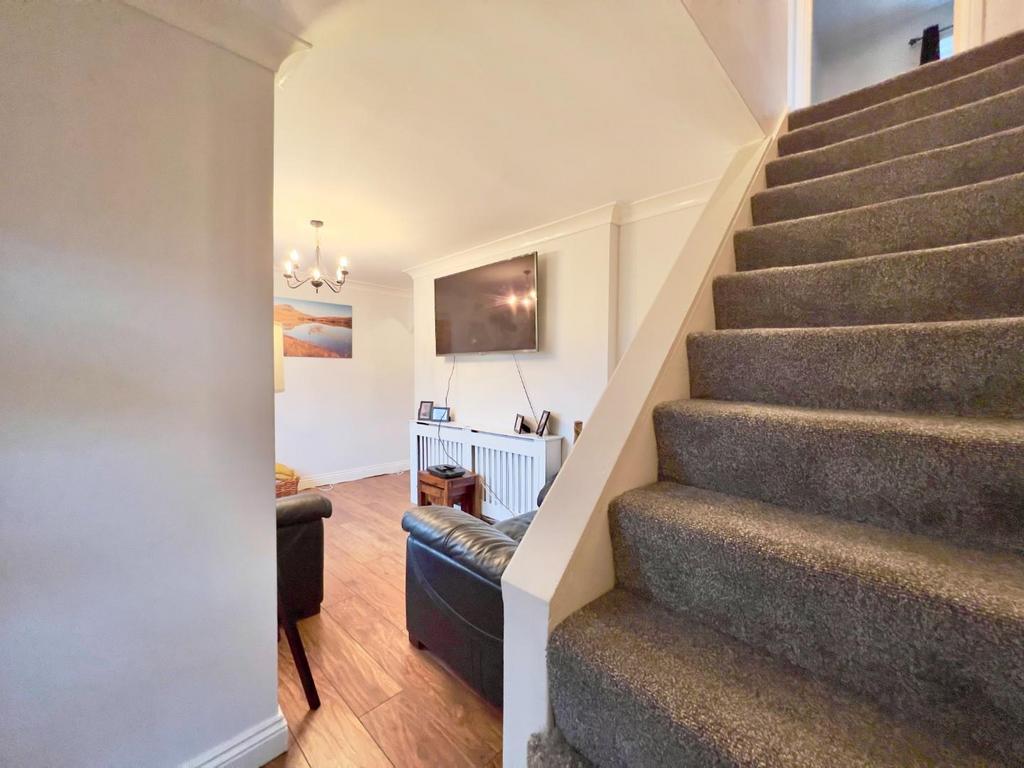 Cemetery Road, Grimethorpe, Barnsley 3 bed semidetached house for sale £145,000