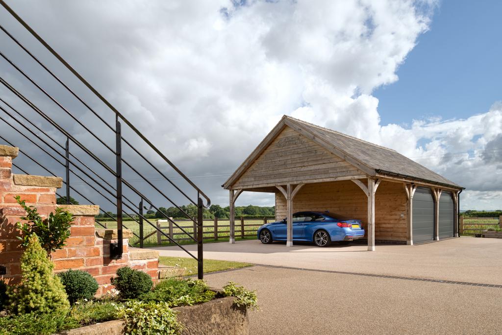 Garage/Car Port