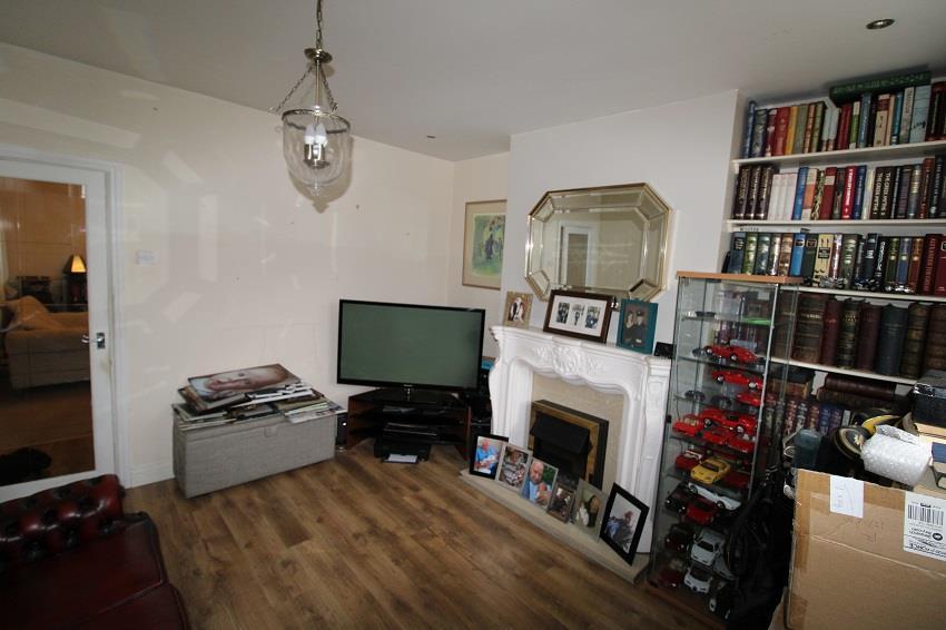 SITTING ROOM 2.jpg