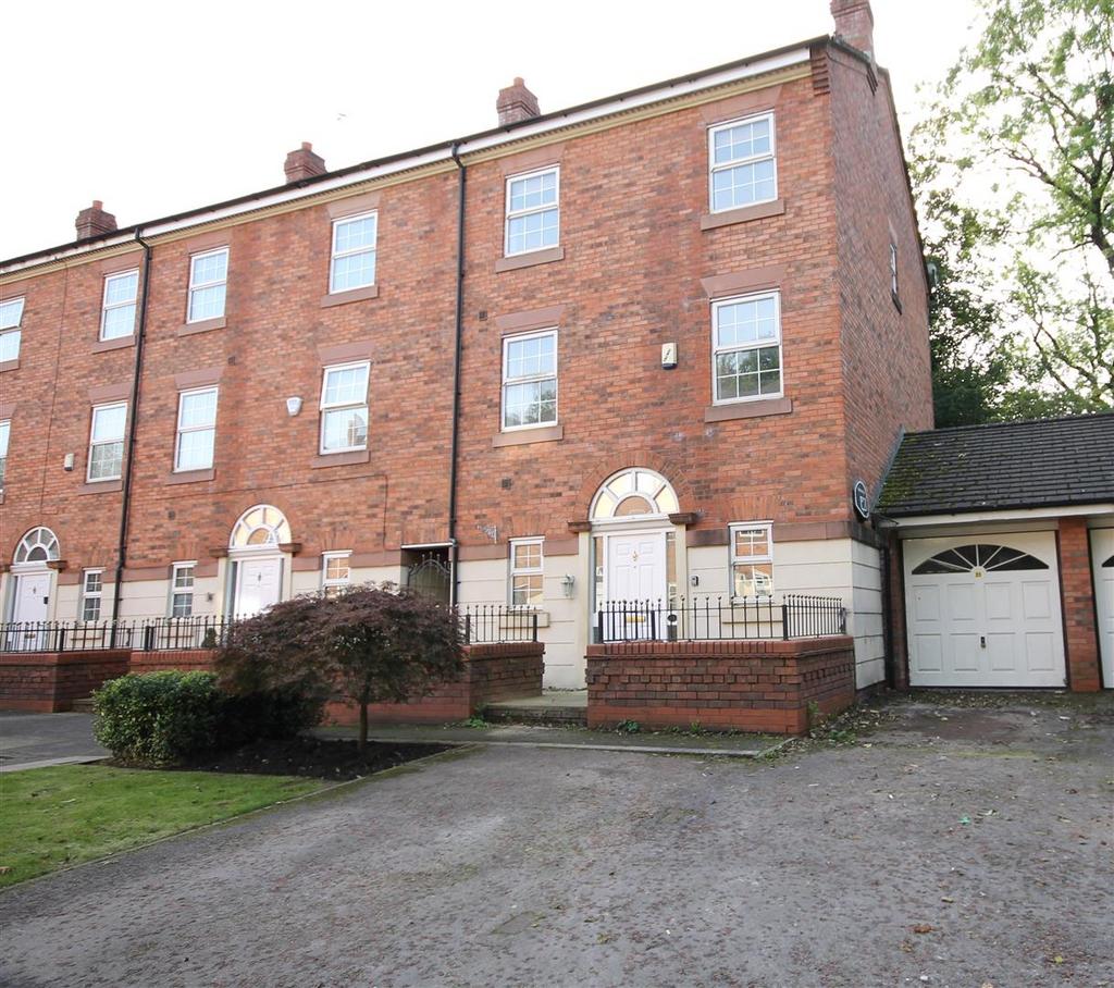 Manthorpe Avenue, Roe Green, Worsley 3 bed townhouse £1,650 pcm (£381 pw)