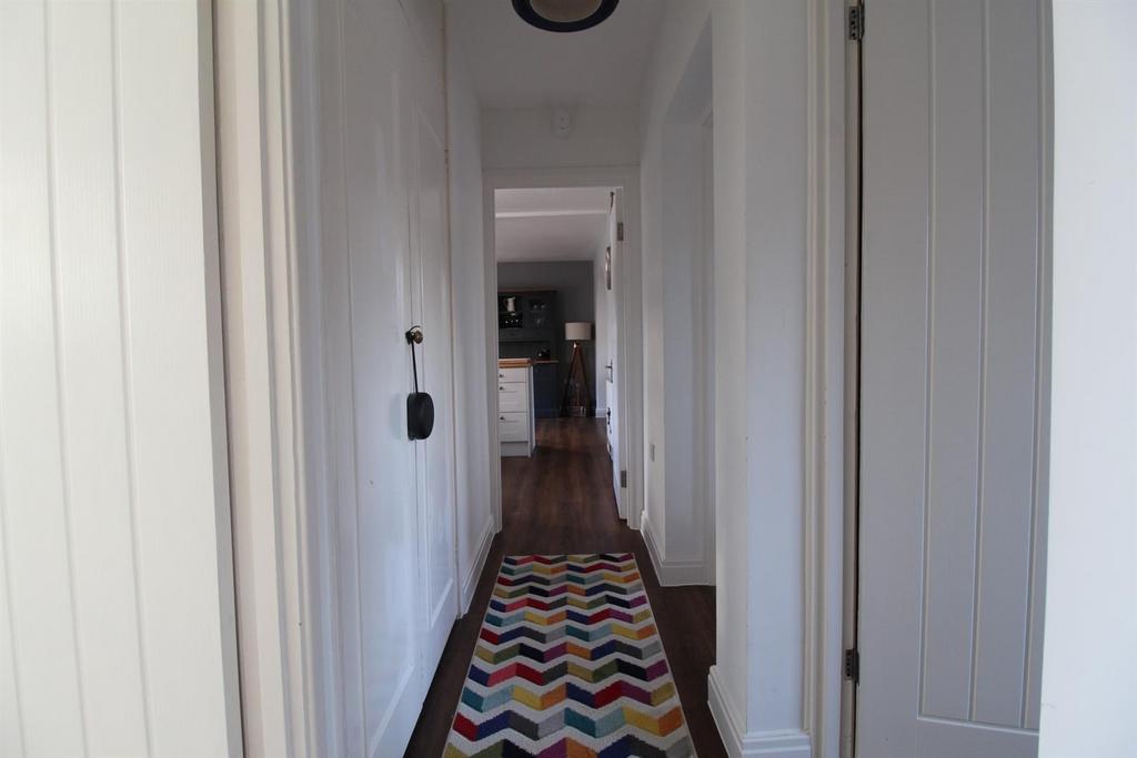 Hallway 2.jpg
