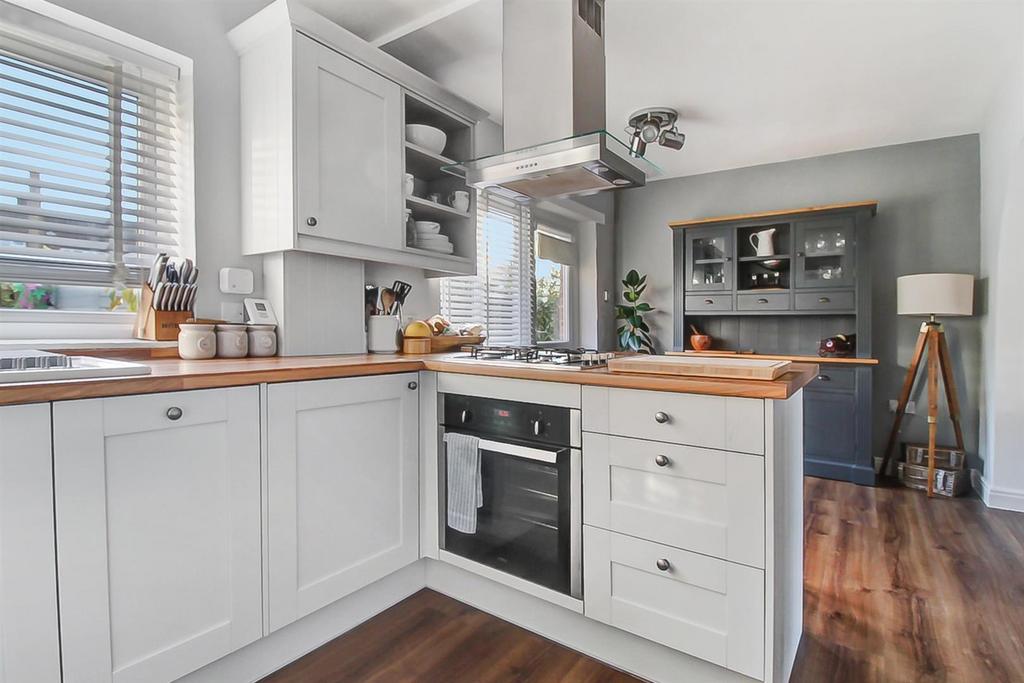 Kitchen 2.jpg