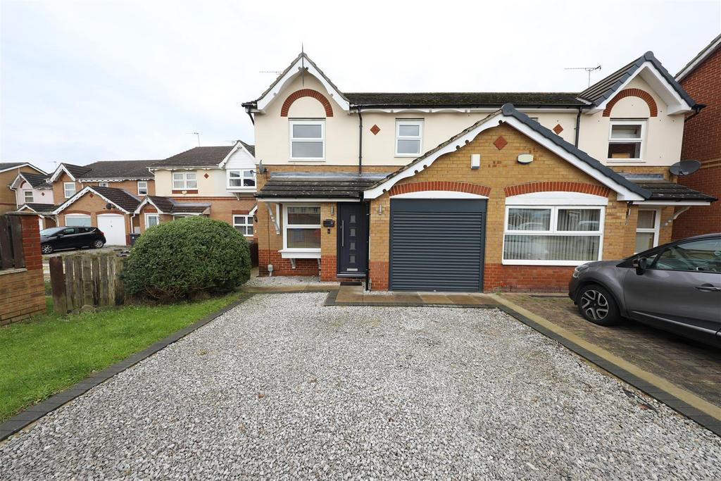 Harlequin Drive, Kingswood, Hull 3 bed semidetached house for sale £
