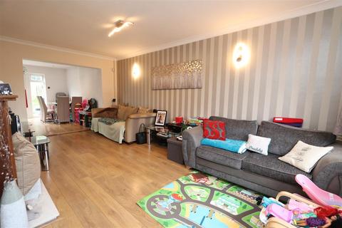 97 Hutton Drive, Hutton, Brentwood, CM13 2RP