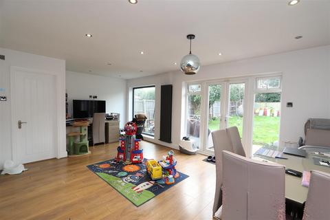 97 Hutton Drive, Hutton, Brentwood, CM13 2RP