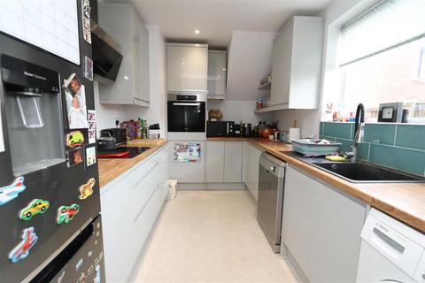97 Hutton Drive, Hutton, Brentwood, CM13 2RP