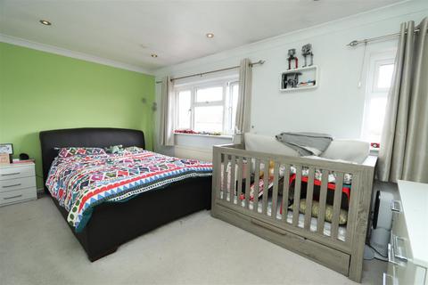 97 Hutton Drive, Hutton, Brentwood, CM13 2RP