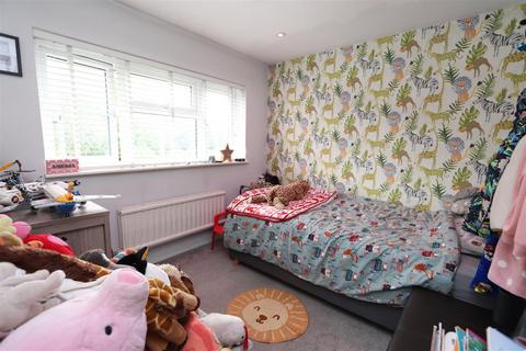 97 Hutton Drive, Hutton, Brentwood, CM13 2RP