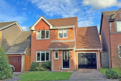 37 Cavendish Road, Redhill, RH1 4AL