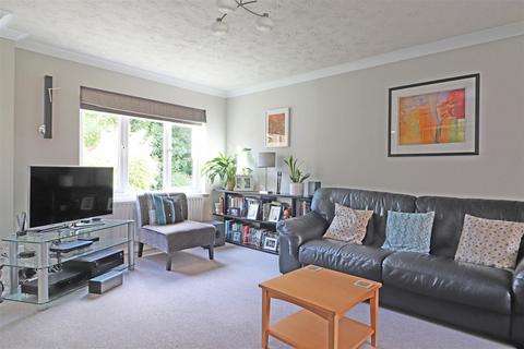 37 Cavendish Road, Redhill, RH1 4AL