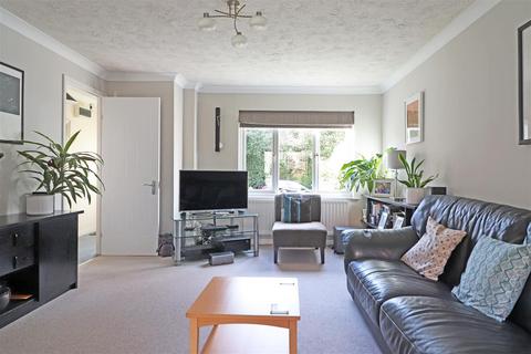 37 Cavendish Road, Redhill, RH1 4AL