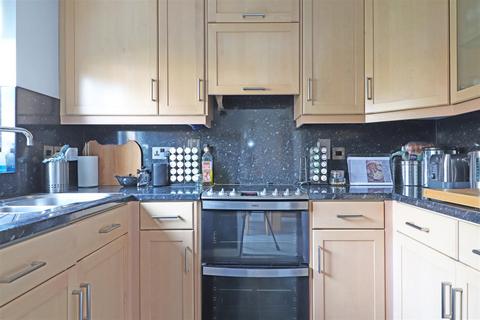 37 Cavendish Road, Redhill, RH1 4AL