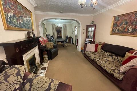 25 Cleviston Park, Llangennech, Llanelli, SA14 9UW