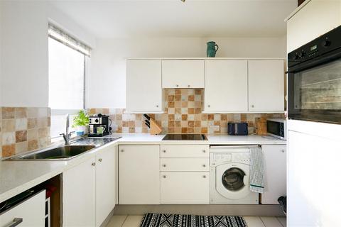 2 bedroom flat for sale - Vicarage Crescent, Battersea, SW11