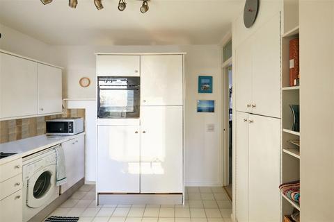 2 bedroom flat for sale - Vicarage Crescent, Battersea, SW11