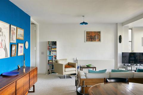 2 bedroom flat for sale - Vicarage Crescent, Battersea, SW11