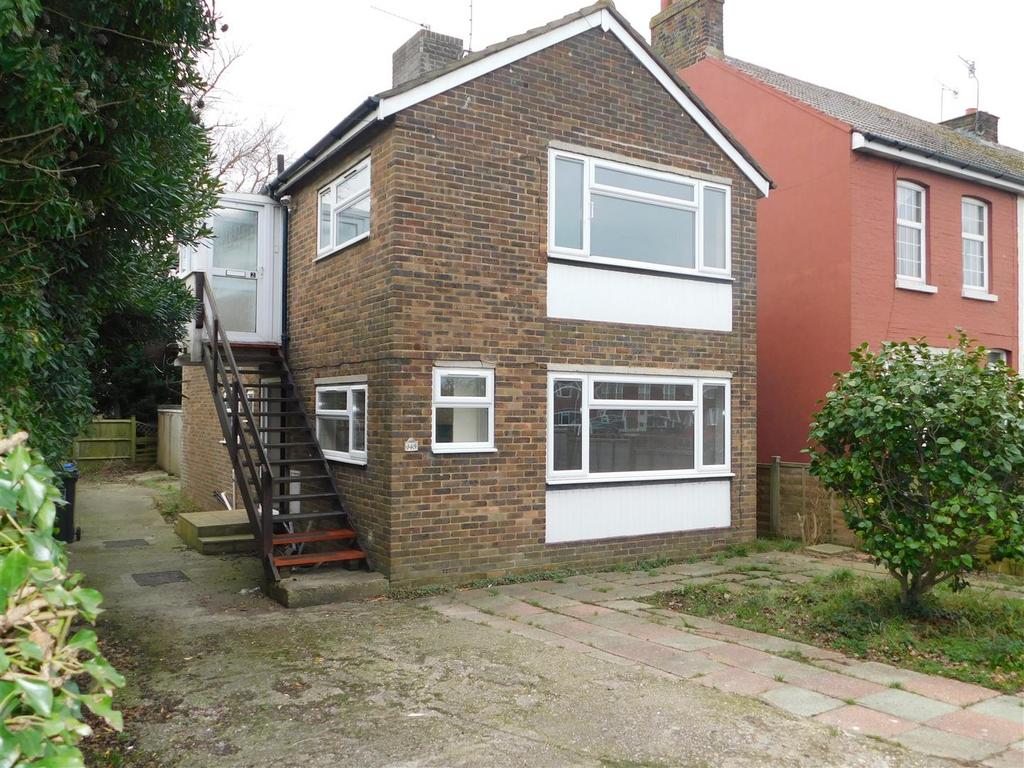 Brougham Road, Worthing 2 bed flat £1,100 pcm (£254 pw)