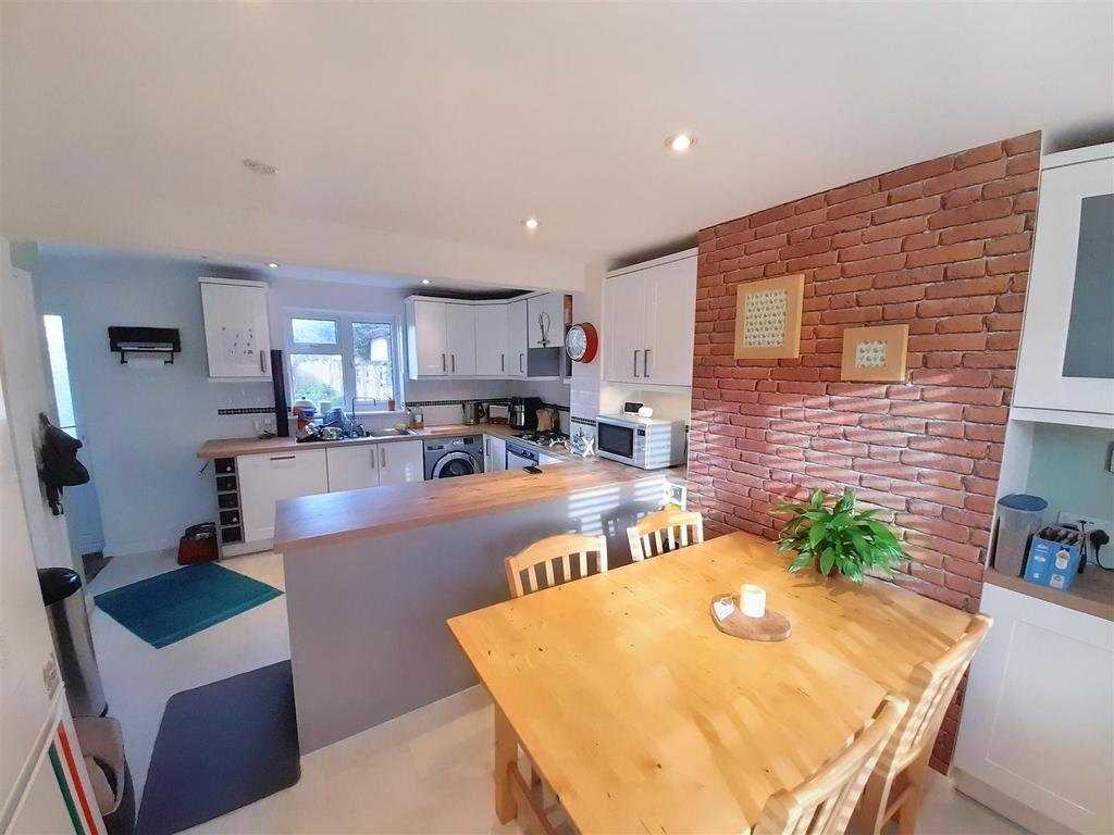Kitchen / dining room