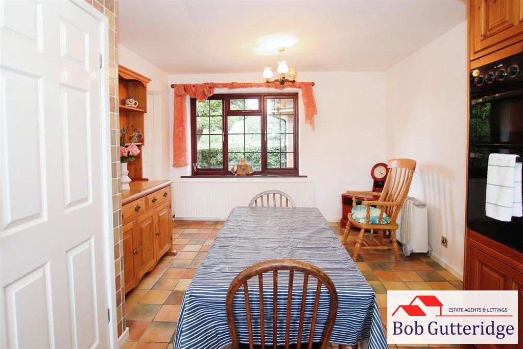 Fitted kitchen/dining room