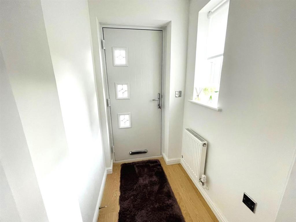 Pant Bryn Isaf, Llwynhendy, Llanelli 3 bed detached house for sale £265,000